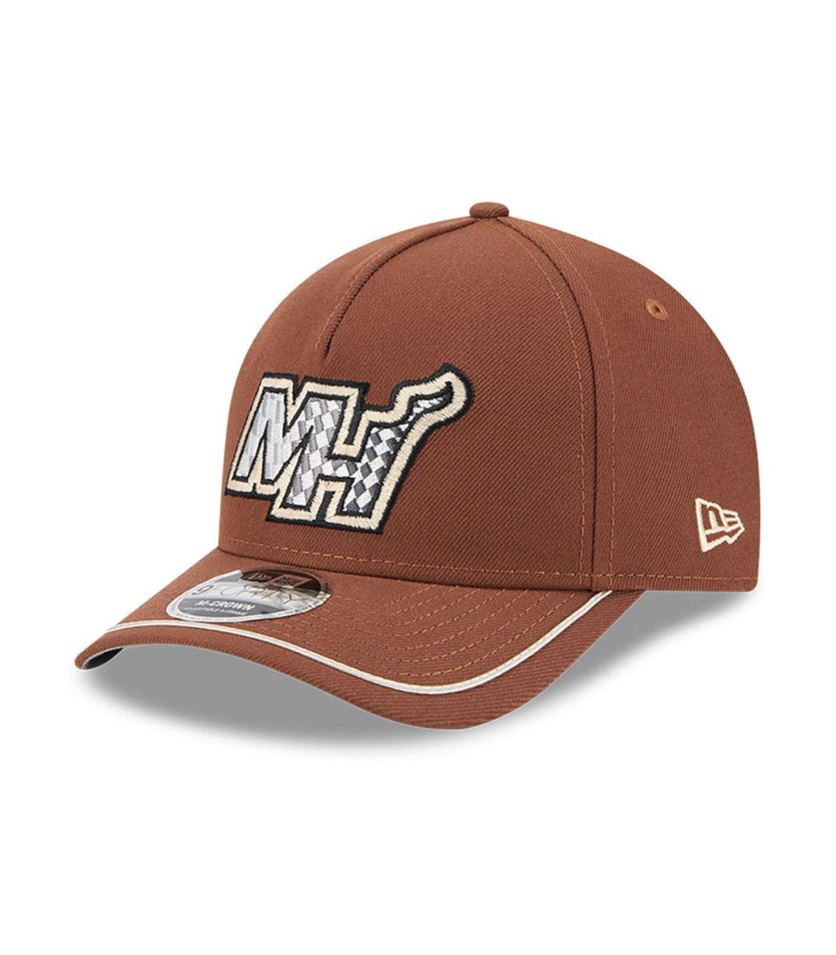 Gorra New Era 9FORTY Miami Heat NBA MotorSport Café Oscuro