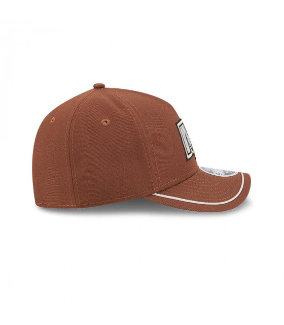 Gorra New Era 9FORTY Miami Heat NBA MotorSport Café Oscuro